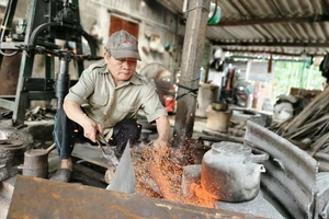 Video: Giữ lửa làng rèn ngày Tết