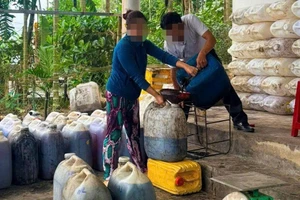 Phát hiện hơn 2 tấn dầu ăn, mỡ heo qua sử dụng chuẩn bị bán ra thị trường