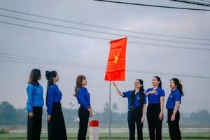 Quảng Ngãi: Người dân từ đô thị đến buôn làng hướng về Đại hội XIV