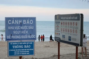 Ba cha con gặp nạn khi tắm biển ở Quảng Ngãi