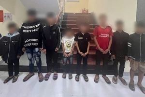 10 thanh thiếu niên rủ nhau đi trộm 4 lượng vàng