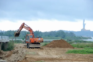 Quảng Ngãi tìm giải pháp gỡ 'nút thắt' cho loạt dự án hạ tầng trọng điểm