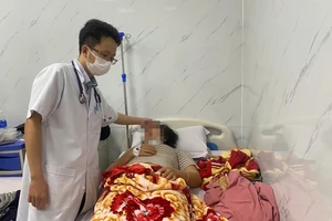 Thêm nhiều ca nhập viện nghi ngộ độc bánh mì ở Quảng Ngãi