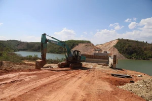 Nhiều công trình ở Quảng Ngãi chậm tiến độ, giải ngân lẹt đẹt