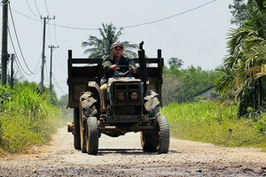 Con đường hư hỏng, xuống cấp hơn 7 km ở Quảng Ngãi khiến người dân khốn khổ
