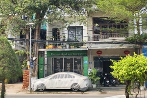 Vụ đi làm vài ngày về thấy nhà bị chiếm ở Quảng Ngãi: Chính quyền, đương sự nói gì?