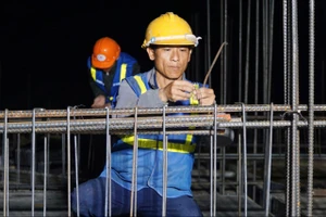 Đêm không ngủ trên các công trình trường học vùng biên
