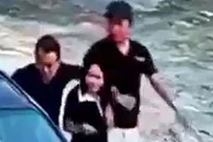 Tăng án với Phó giám đốc khống chế thiếu nữ lên ôtô đưa vào khách sạn cưỡng bức