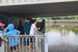 Thi thể 1 phụ nữ nổi ở kênh Nhiêu Lộc, dưới chân cầu Kiệu