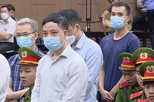 Hai tiến sĩ bàn tiếp về việc hành khách 'chuyến bay giải cứu' có đòi được tiền chênh lệch vé