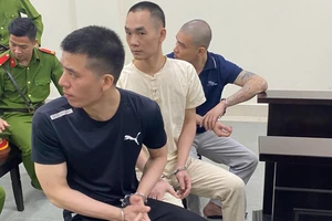 Lãnh án vì giữ con bạc lại để ‘xoay đủ tiền trả nợ mới cho về’