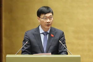 Thường vụ Quốc hội nêu lý do không bắt buộc giao dịch bất động sản qua sàn