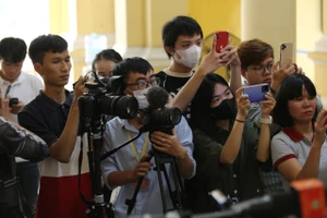 Nhà báo phải xin phép bị cáo, luật sư, bị hại… để ghi âm, ghi hình: Quá phiền phức và rắc rối