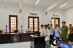 Hoãn xử vụ 'đánh gãy chân ông thợ hồ'