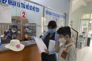 Tên của công dân Việt Nam trong giấy khai sinh phải bằng tiếng Việt hoặc tiếng dân tộc khác của Việt Nam; không đặt tên bằng số, bằng một ký tự mà không phải là chữ. Ảnh: HỮU ĐĂNG