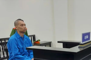 Xông vào nhà hàng xóm sàm sỡ cô vợ, đâm trọng thương anh chồng 