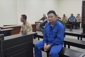 Đi ăn đám 49 ngày rồi lao vào đánh nhau, 2 người cùng lãnh án tù