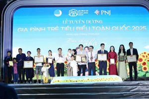 Tuyên dương 10 ‘Gia đình trẻ hạnh phúc’ năm 2025
