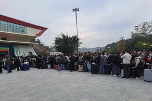 Trung Quốc tiếp tục linh hoạt điều kiện nhập cảnh ở ngày đầu nới lỏng chính sách zero COVID