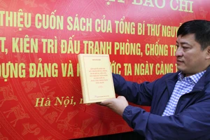 Đọc sách mới của Tổng Bí thư về phòng, chống tham nhũng, tiêu cực