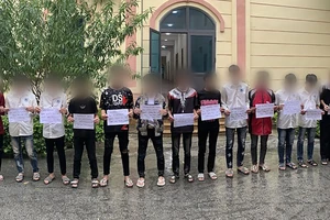 Khiêu khích công an, 14 học sinh bị triệu tập