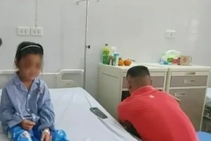 Quảng Ninh: Cô giáo bị đình chỉ công tác vì gõ thước kẻ vào đầu học sinh