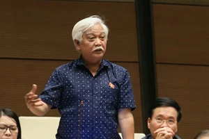 Nhà sử học Dương Trung Quốc trong một lần phát biểu trong vai Đại biểu Quốc hội. Ảnh: Internet.