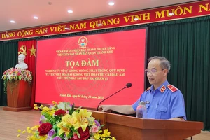 Ông Nguyễn Văn Quang, Viện trưởng VKSND TP Đà Nẵng phát biểu tại buổi toạ đàm. Ảnh: MINH TRƯỜNG.