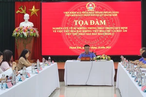 Toạ đàm về sự không thống nhất sau dấu hai chấm. Ảnh: MINH TRƯỜNG.