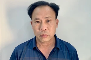 Giám đốc công ty TNHH Starlight Phùng Ngọc Hưng tại cơ quan công an. Ảnh: CA.