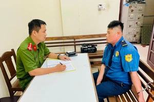 Nghi phạm Tuấn khai nhận tại cơ quan công an. Ảnh: CA.