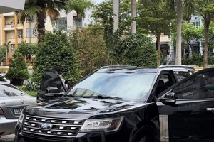 Xe ô tô gắn biển số xanh giả để tạo lòng tin nhằm lừa đảo chiếm đoạt tài sản. Ảnh:CA.