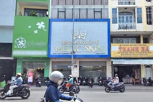 Viện thẩm mỹ Quốc tế Medic Skin Đà Nẵng vẫn hoạt động công khai sau khi bị đình chỉ. Ảnh: MINH TRƯỜNG.
