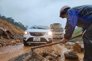 Cao tốc La Sơn - Tuý Loan sạt lở nghiêm trọng. Ảnh: MINH TRƯỜNG.