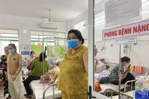 Đà Nẵng chuyển mùa, bệnh viện quá tải vì điều trị bệnh hô hấp. Ảnh: MINH TRƯỜNG.