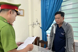 Khởi tố tài xế container lái xe đâm vào CSGT.