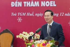 Chủ tịch nước chúc mừng Giáng sinh Tổng Giáo phận Huế.