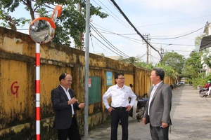 Lắp gương cầu lồi tại các kiệt, hẻm trung tâm Đà Nẵng giúp dân tránh va chạm