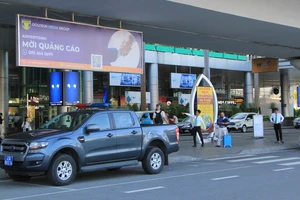 Tài xế hất an ninh sân bay lên nắp capô bị phạt 9 tháng tù 