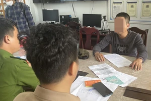 Dùng xe ô tô đi nhiều tỉnh thành, giả nhà sư xin tiền