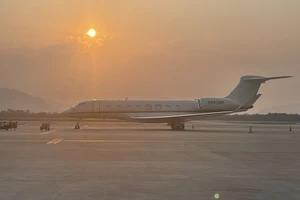 Tỉ phú Bill Gates cùng bạn gái kết thúc chuyến nghỉ dưỡng ở Đà Nẵng