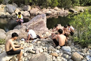 Tắm suối, nam thanh niên tử vong.