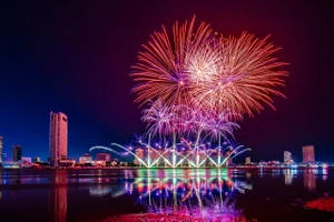 ‘Lộ diện’ sân khấu hoành tráng của Lễ hội pháo hoa quốc tế Đà Nẵng 2024