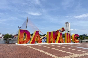 Hình chai bia ở phố đi bộ Đà Nẵng sẽ được dời đi 