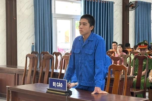 Giật túi xách xong thấy sai trái, tên cướp đến công an đầu thú