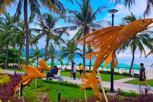 Đường hoa biển Đà Nẵng hút khách trước ngày khai trương