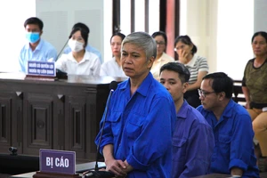 Mổ xẻ tại tòa chuyện chỉ đạo đòi 33% tiền 'lại quả’ của cựu chủ tịch quận 