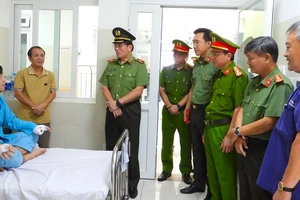 Vào nhà thờ quậy phá rồi dùng dao đâm hai cán bộ công an