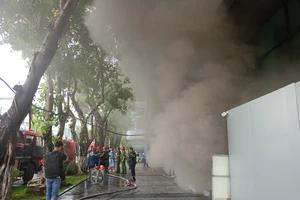Đà Nẵng: Cháy tầng hầm Nhà hát Trưng Vương