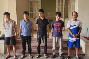 3 anh em ruột rủ nhau nổ súng vào nhà đối thủ